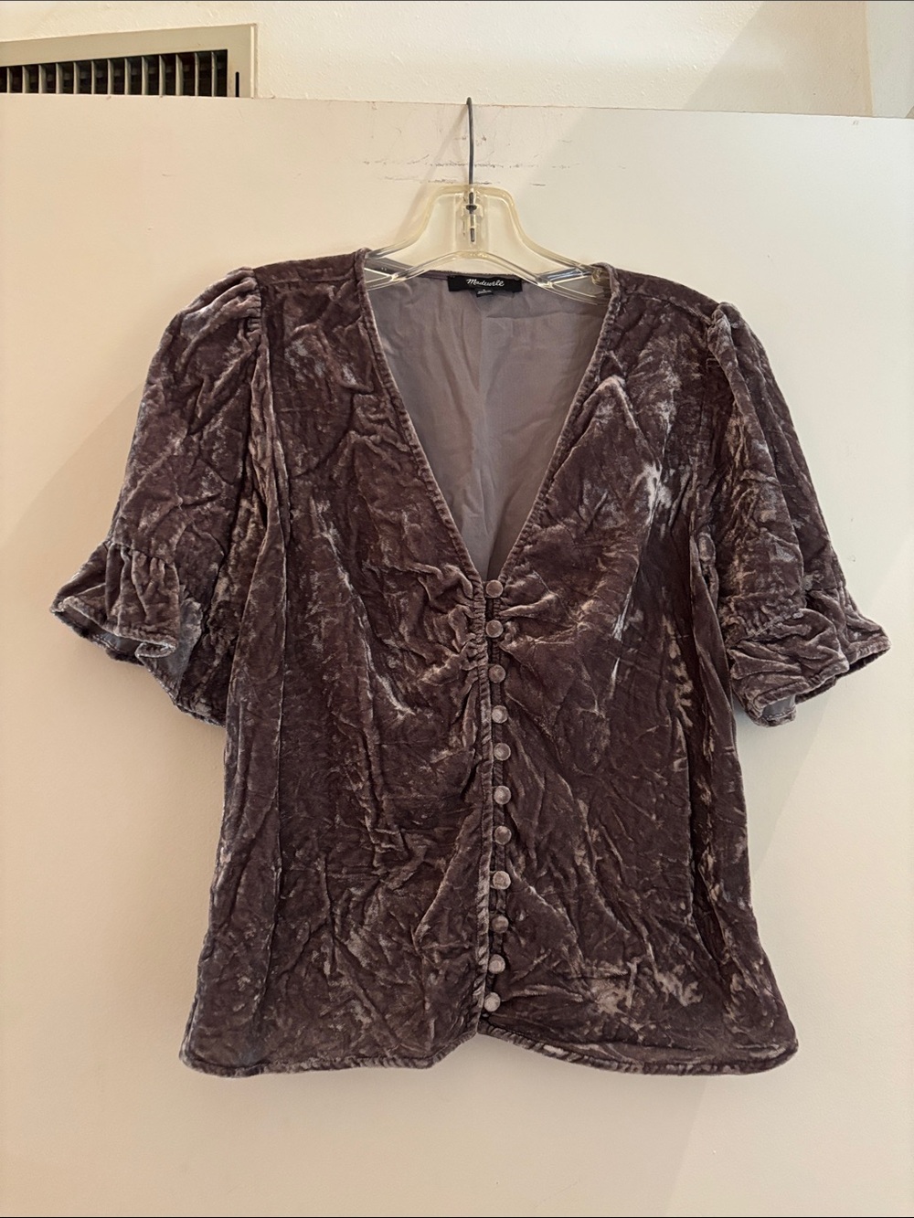 Madewell Crushed Velvet Button-Front Puff Sleeve Top in Mauve